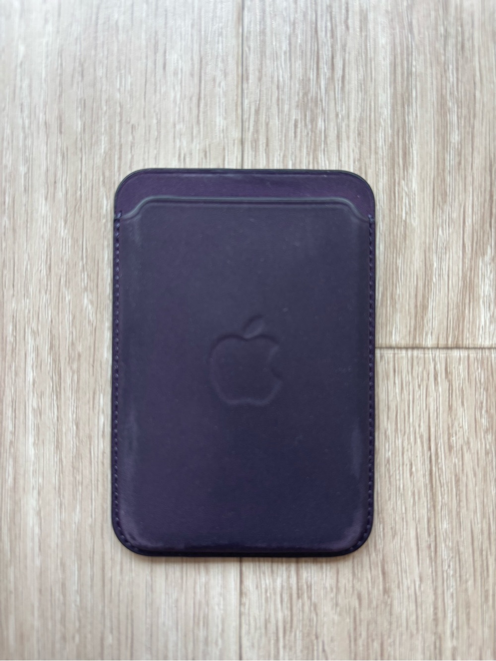 Apple iPhone MagSafe Smart Wallet (Midnight Purple)